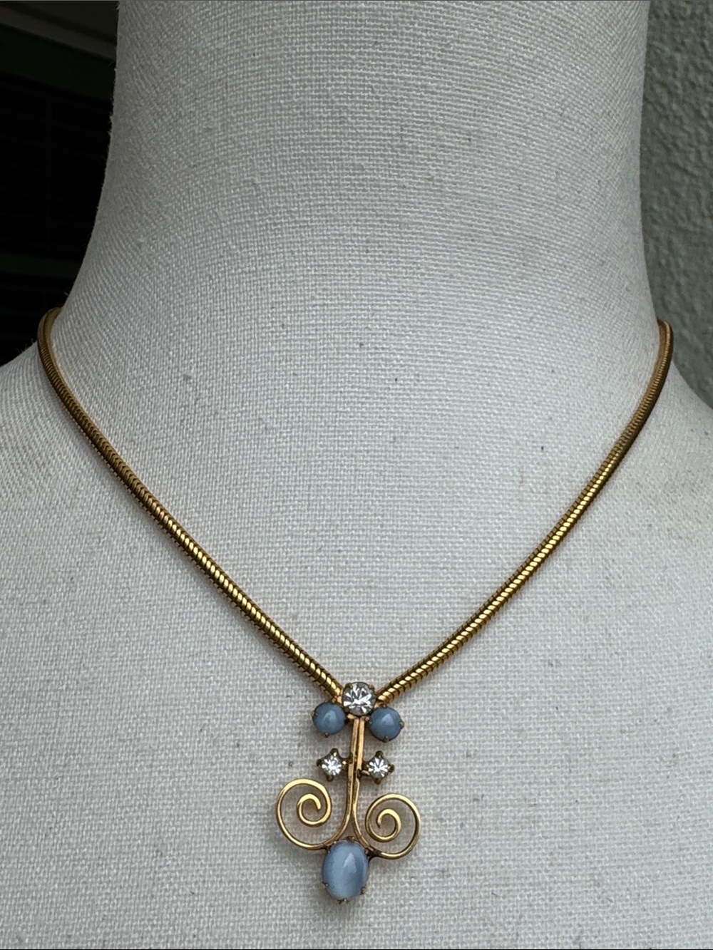 Vintage Leo Glass retro modern necklace